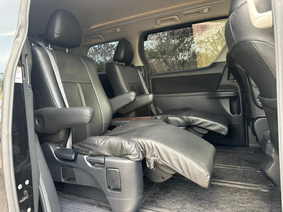 Toyota Alphard New thumbnail 4